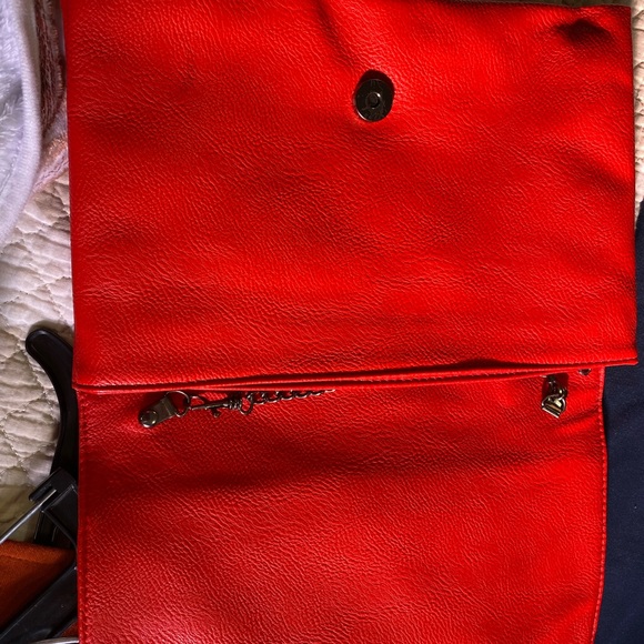 Red clutch - Picture 7 of 7